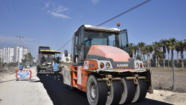 Mezitli'de içmesuyu hattı yenilendi, yollar asfaltlandı