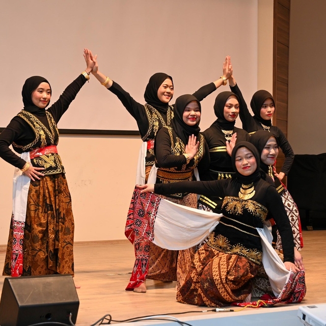 Endonezyalı öğrenciler geleneklerini ve ülkesini tanıttı
