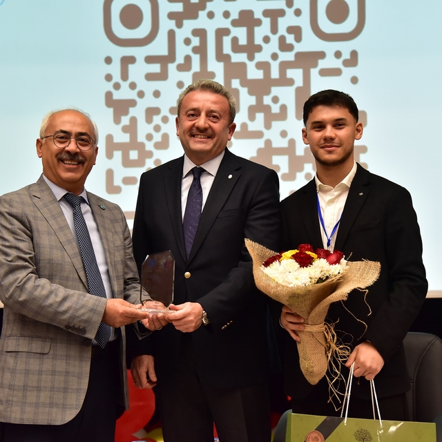 Galatasaraylı yönetici İbrahim Hatipoğlu'ndan gençlere kariyer nasihati
"İş...