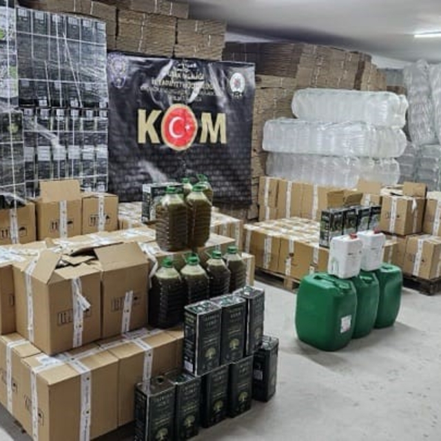 3 ton zeytinyağından 23 ton sahte zeytinyağı yaptılar
Sağlığa zararlı yağla...