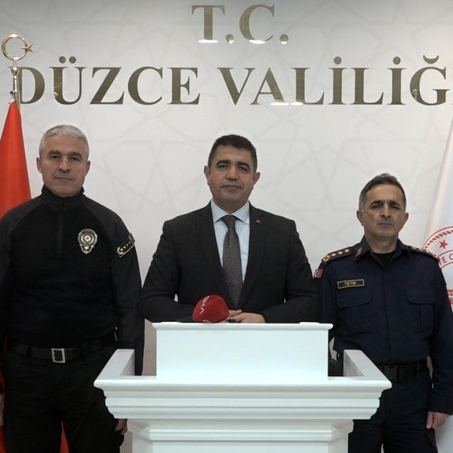 Vali Aslan "Firari suçlular sokaklarda gezmeyecek"
Düzce'de asayiş olayları...