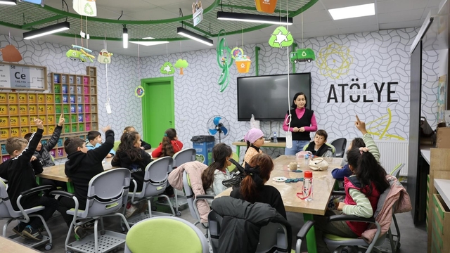 Vezirköprü Bilim Merkezindeki eğitimler sürüyor