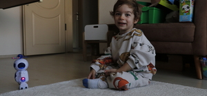 DMD hastası Uras Ege'nin ailesi, çocuklarının akranlarıyla oynayabileceği günler için mücadele ediyor