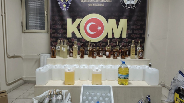 İzmir'de sahte içki operasyonunda 3 şüpheli tutuklandı