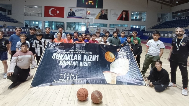 Sokak basketbolu Hakkâri'de nefes kesti