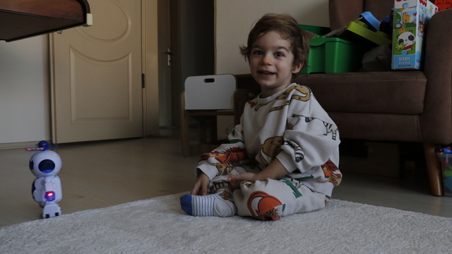 DMD hastası Uras Ege'nin ailesi, çocuklarının akranlarıyla oynayabileceği günler için mücadele ediyor