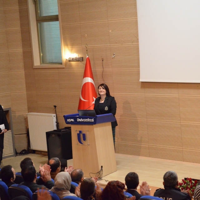 Koruyucu aileler deneyimlerini gençlerle paylaştı