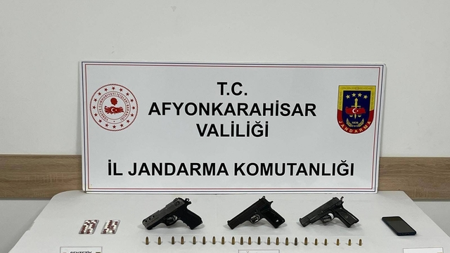 Uyuşturu ve ruhsatsız tabancalarla yakalanan şahıs tutuklandı