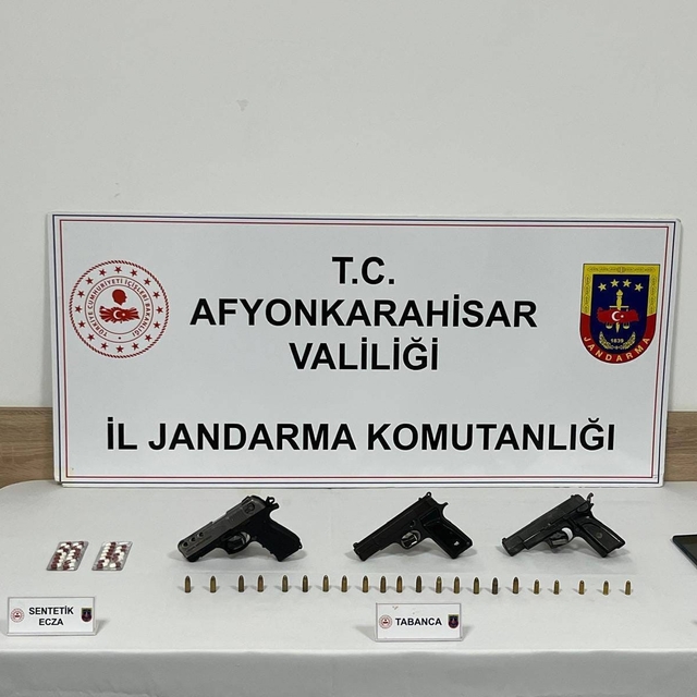 Uyuşturu ve ruhsatsız tabancalarla yakalanan şahıs tutuklandı