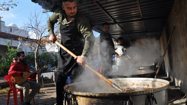 Mardin'de kavurma hazırlıkları, sazlı türkülü başladı