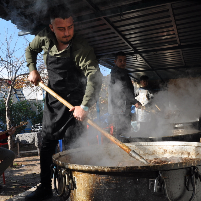 Mardin'de kavurma hazırlıkları, sazlı türkülü başladı