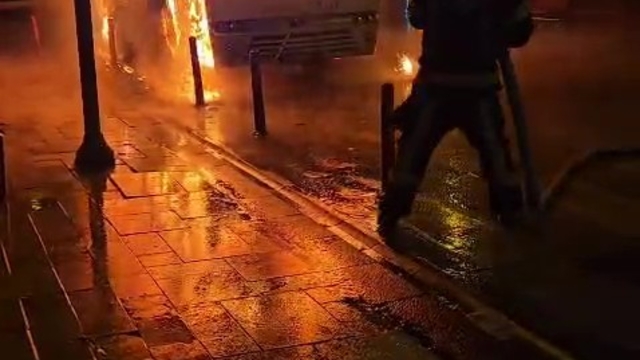 Servis şoförünün dikkati faciayı önledi, işçiler saniyelerle yanmaktan kurtuldu