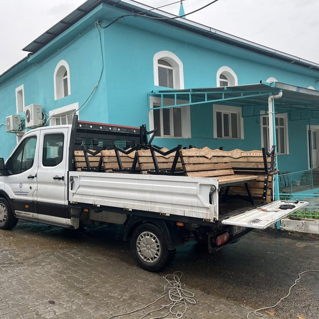 Büyükşehir, mahallelinin 'bank' talebini geri çevirmedi
Muhtar Kıroğlan'dan...