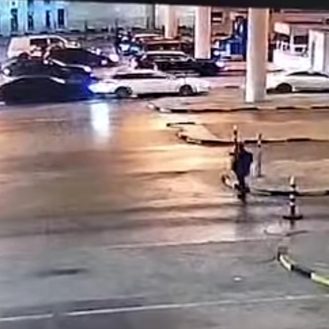 Kapıkule'de otomobilin çarptığı gümrük muhafaza memuru yaralandı; kaza kame...