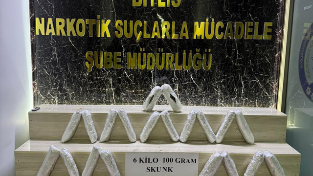 Bitlis'te durdurulan 2 araçta 6 kilo skunk ele geçirildi