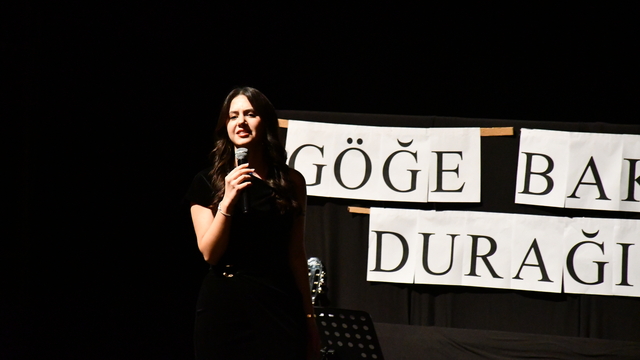 Bilecik'te 15 Temmuz Şehitler Anadolu Lisesi öğrencileri şiir dinletisi sundu