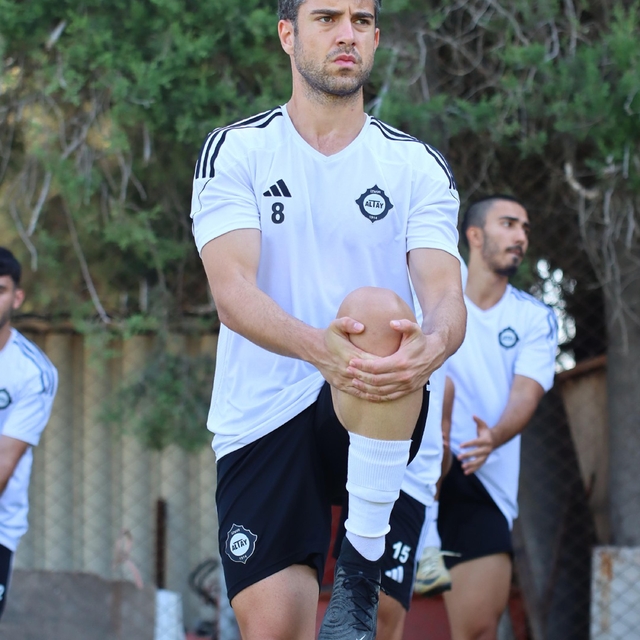 Altay'da Murat Berkan yol ayrımında