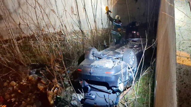 Beypazarı'nda otomobilin bahçeye devrilmesi sonucu 2 kişi yaralandı