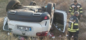 Erzurum'da devrilen araçtaki 1'i ağır 5 kişi yaralandı