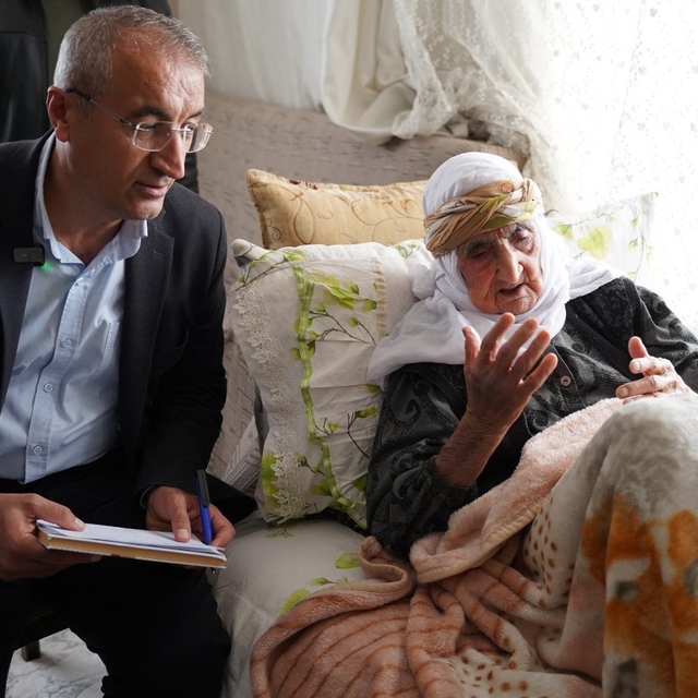 Adıyamanlı Hanım Orman, 105 yaşında AK Parti'ye üye oldu