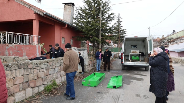 Evinde sobadan çıkan yangında öldü