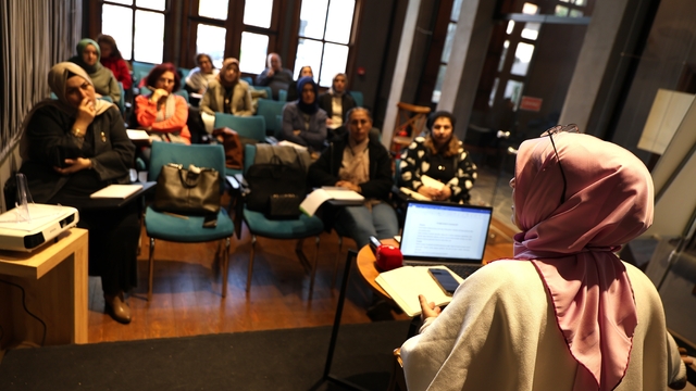 Osmangazi Belediyesi öykü yazmayı atölye çalışmalarıyla öğretiyor
Öykü atölyesine katıldılar hedefleri kitap yazmak
