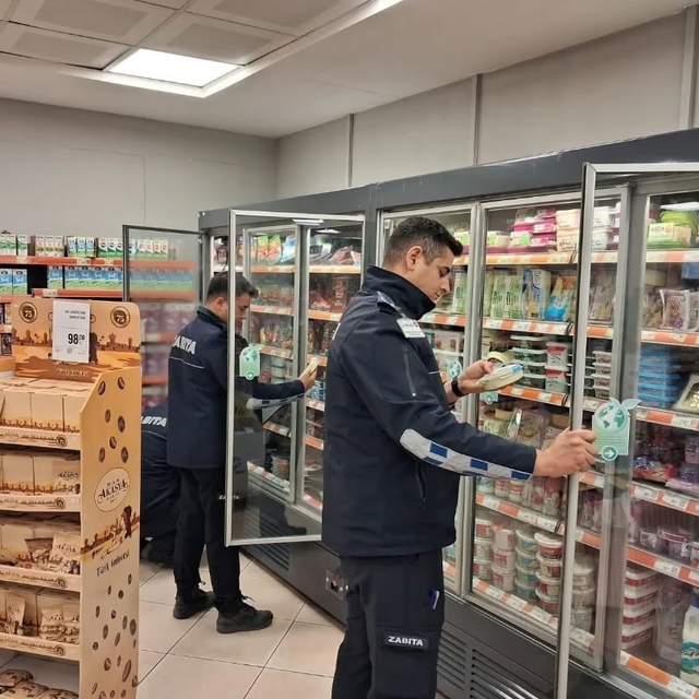 Germencik'te zabıta ekipleri zincir marketlerde denetim gerçekleştirdi