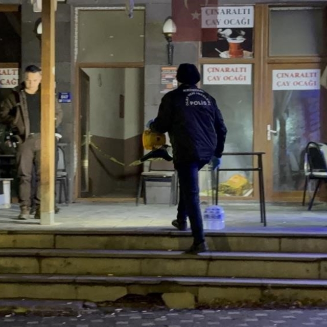 Oyun salonunda cinayet
Kayseri'de oyun salonunda bıçaklanan şahıs hayatını...