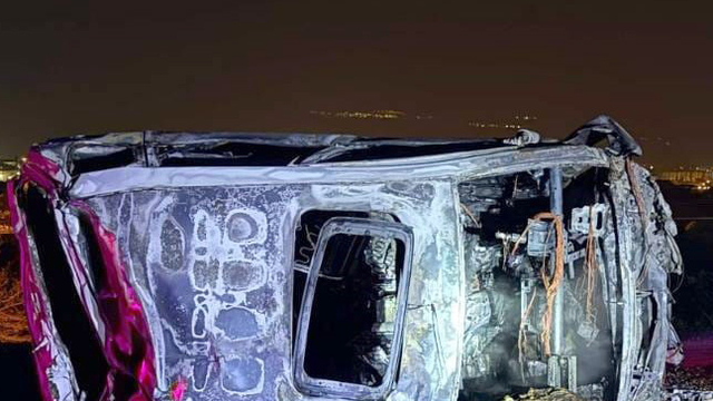 Gaziantep'te bariyerlere çarpıp alev alan otomobilde öldü