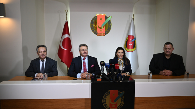 Devlet eski bakanı Kürşat Tüzmen, Gaziantep'te basın mensuplarıyla buluştu