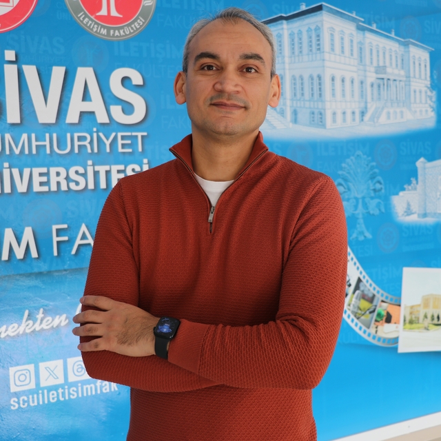 Meşhur aktörlerin yerini avatarlar ve influencerlar alıyor.
Doç. Dr. Ömer A...
