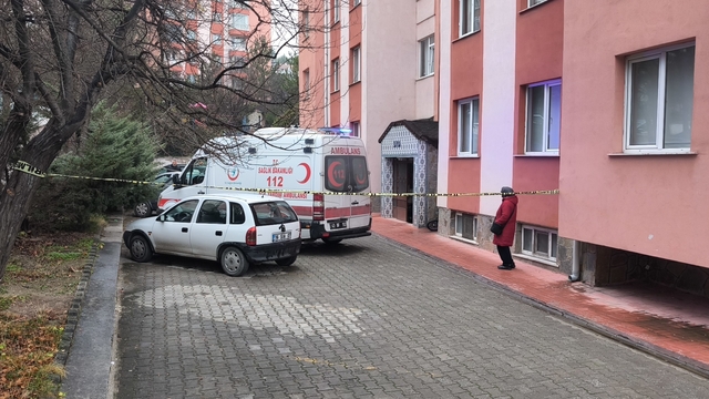 Kütahya'da bir apartmanın 10'uncu katından düşen kişi öldü