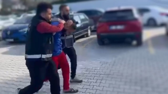 Taşla park halindeki otomobiller ile iş yerlerinin camlarını kıran şüpheli tutuklandı