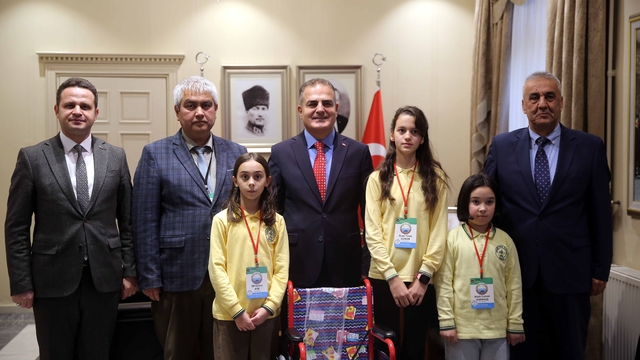 Sıfır atıkta "İyi Uygulama Örneği Ödülü" alan çevre kulübü engellileri de unutmadı