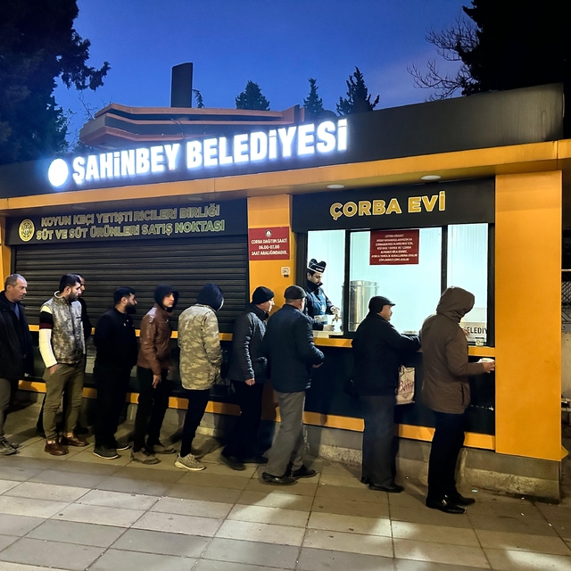 Şahinbey Belediyesi'nden vatandaşın içini ısıtan ikram