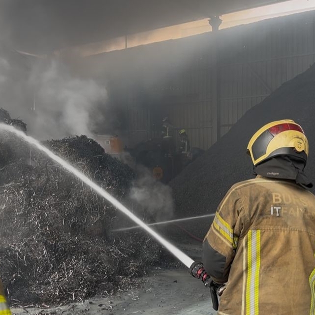 Bursa'da metal geri dönüşüm fabrikasında yangın paniği