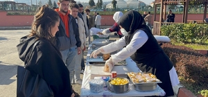 Üniversite öğrencileri hamsi festivaliyle moral depoladı
