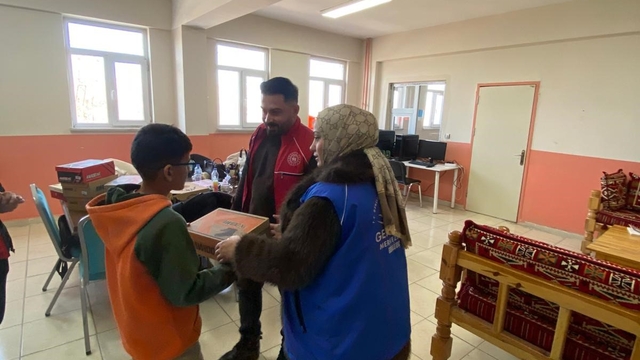 Patnos'ta öğrencilerine anlamlı destek