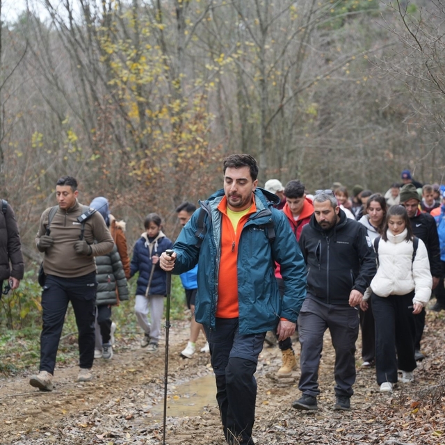 Yenişehir'de doğa yürüyüşü ile gençler stres attı