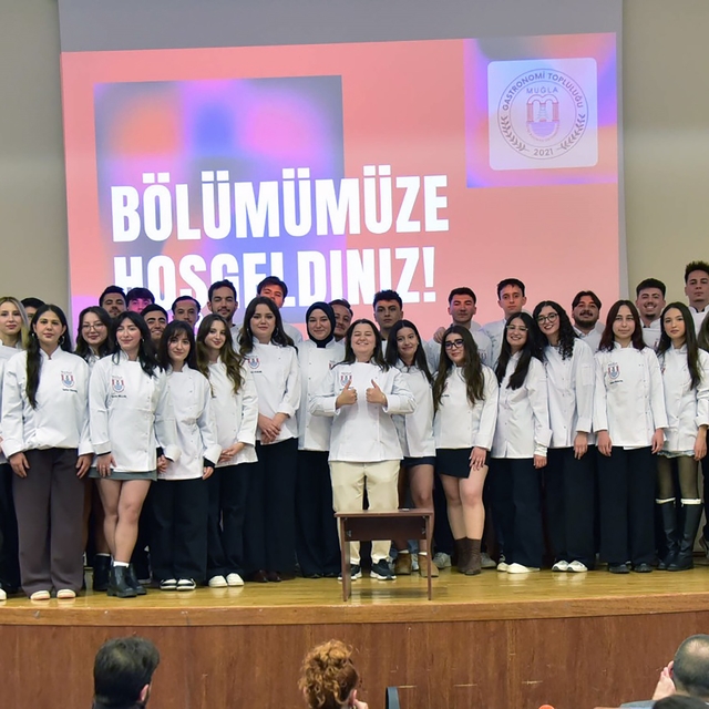 MSKÜ'de bir ilk: Gastronomi öğrencilerine aşçı ceketi giydirildi