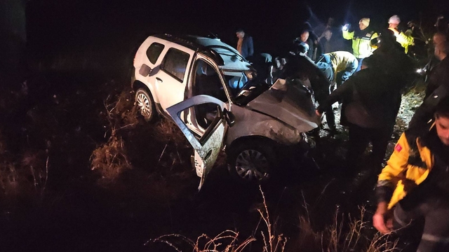 Afyonkarahisar'da otomobil ile kamyonun çarpıştığı kazada 1 kişi öldü