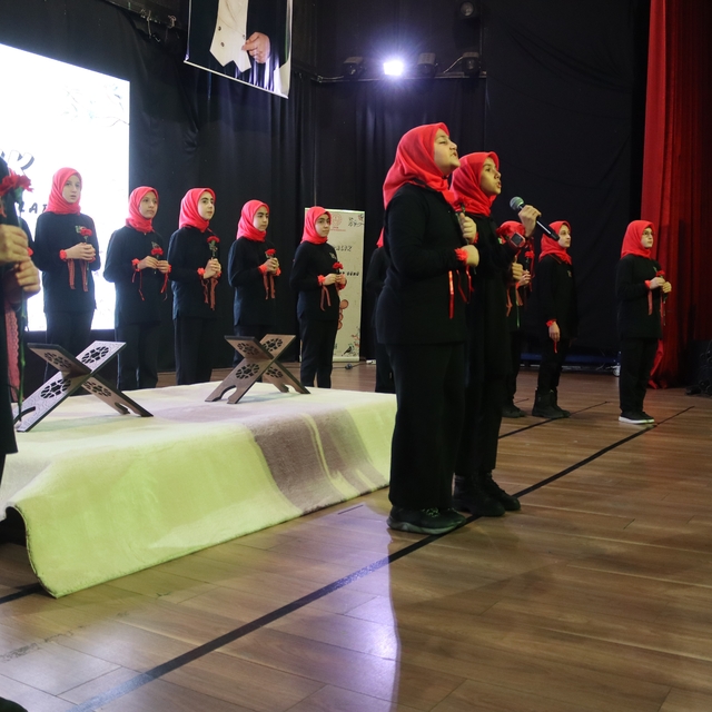 İzmir'de şehit çocuklar unutulmadı
"Dünya Şehit Çocuklar Günü" programında...