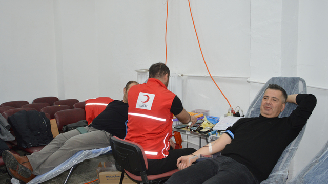 Havza'da iki okulda veliler kan bağışında bulundu