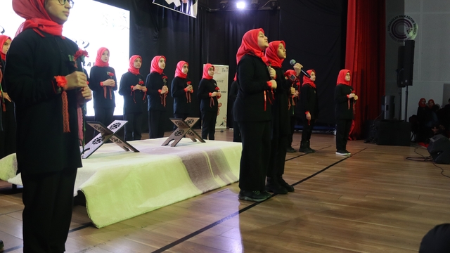 İzmir'de şehit çocuklar unutulmadı
"Dünya Şehit Çocuklar Günü" programında şehit çocuklar dualarla anıldı