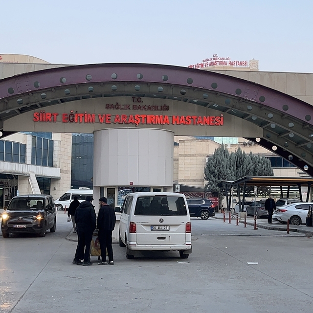 Siirt'te tahlil sonuçlarını değiştirdiği iddiasıyla 8'i sağlık çalışanı 30...