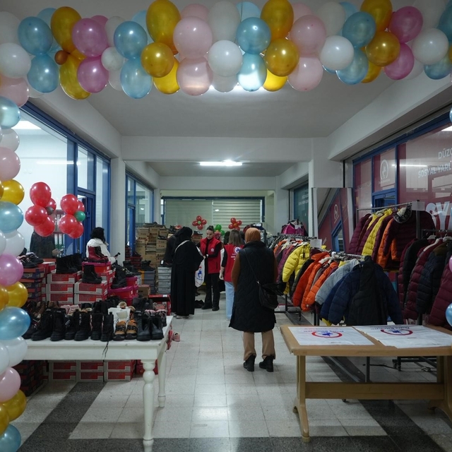 Bir bot bir mont kampanyası başladı
Soğuk kış günlerinde Düzce Belediyesi s...