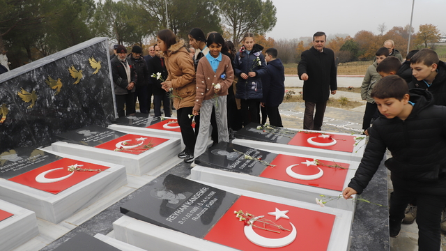 Edirne'de yenilenen 'Eğitim Şehitleri Anıtı' törenle açıldı
