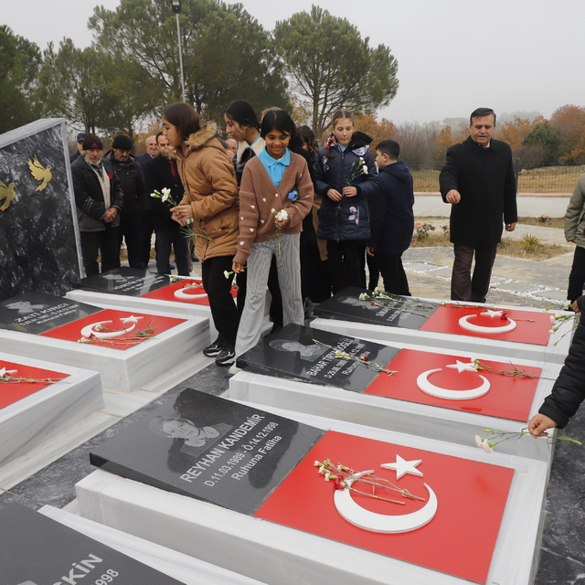 Edirne'de yenilenen 'Eğitim Şehitleri Anıtı' törenle açıldı