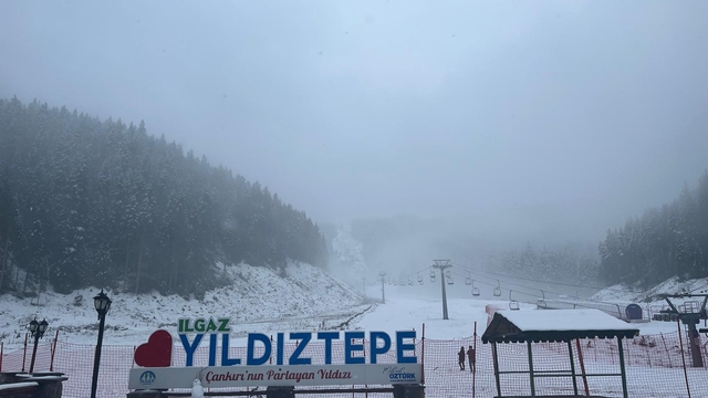 Yıldıztepe Kayak Merkezi'nde kar yağışı etkili oluyor