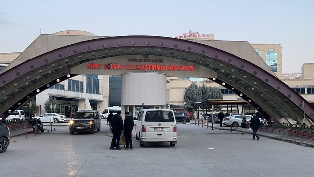 Siirt'te tahlil sonuçlarını değiştirdiği iddiasıyla 8'i sağlık çalışanı 30 kişi gözaltına alındı